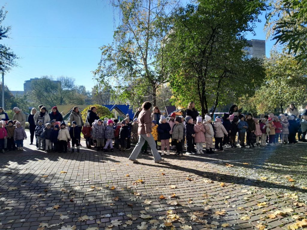 photo_5467897378657925949_y