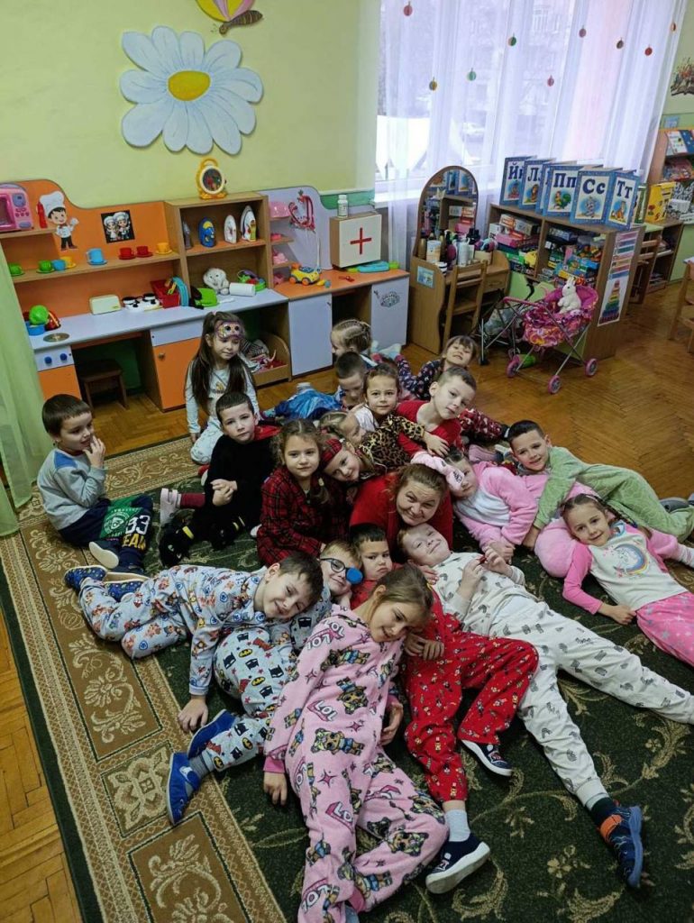 photo_5305775209484847951_y