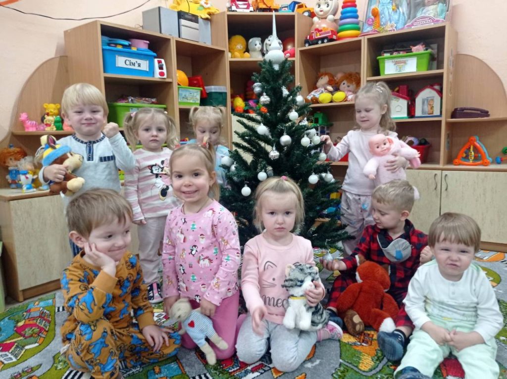 photo_5305775209484847952_y