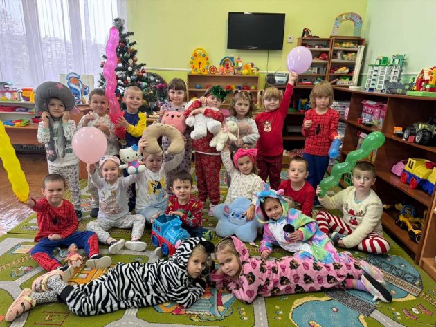 photo_5305775209484847954_y