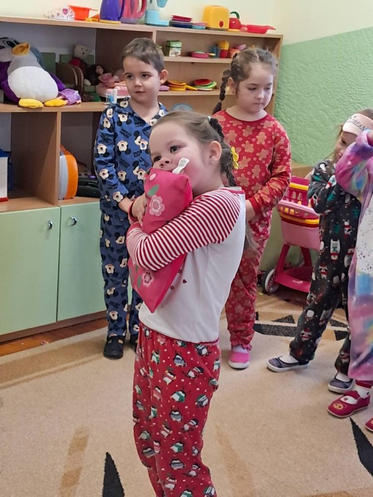 photo_5305775209484847961_y