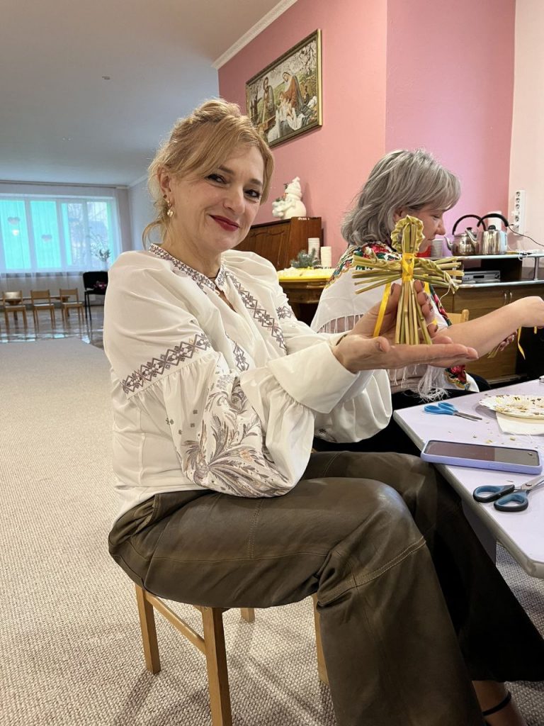 photo_5463424750043466606_y