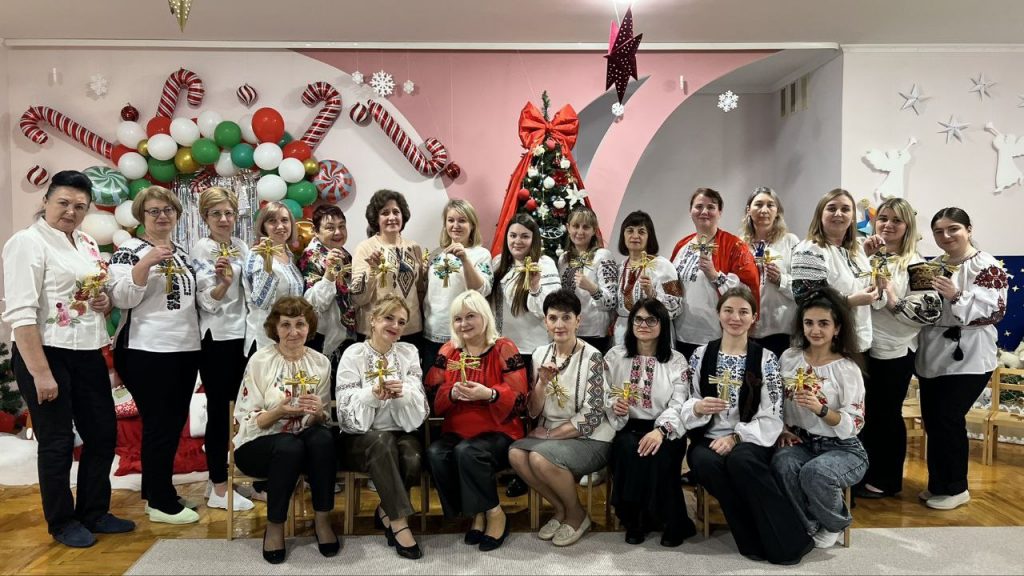 photo_5463424750043466607_y