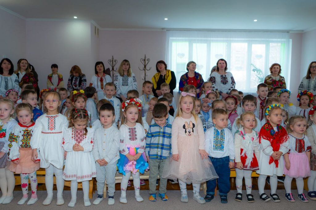 photo_5463424750043466644_y