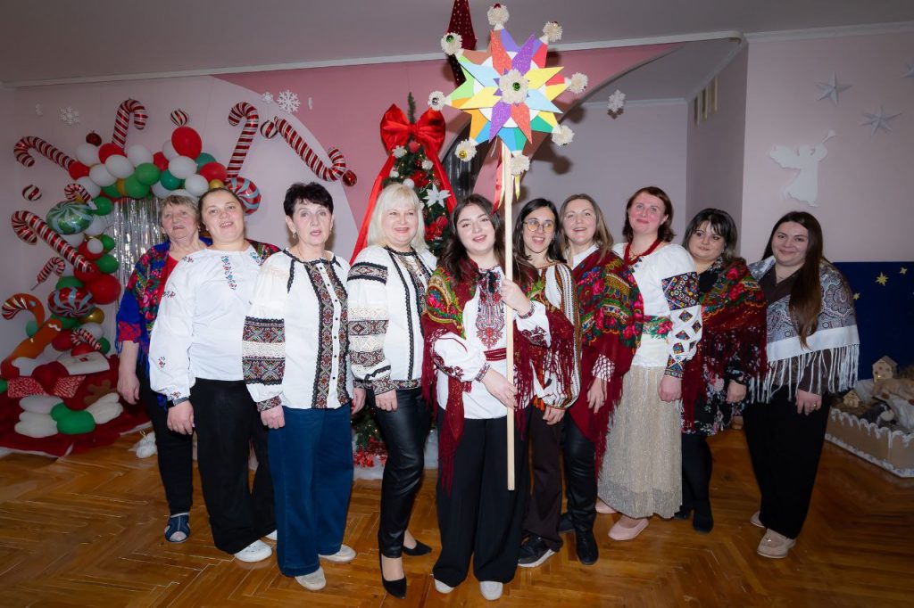 photo_5463424750043466649_y