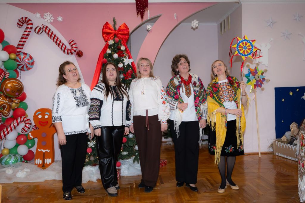 photo_5463424750043466663_y