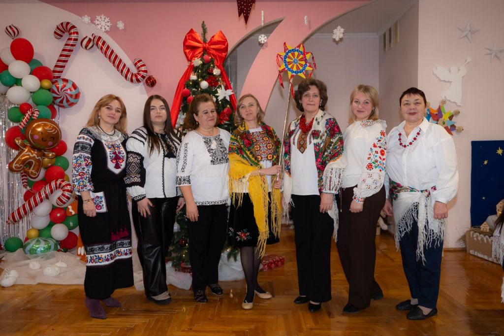 photo_5463424750043466664_y