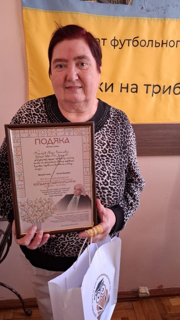 photo_5262567056803042925_y