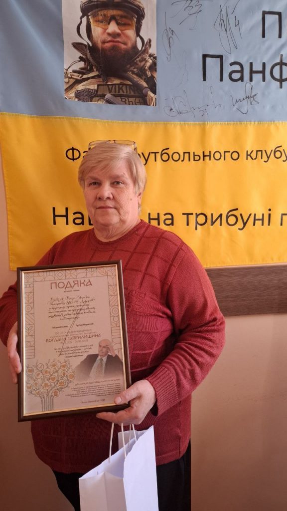 photo_5262567056803042926_y