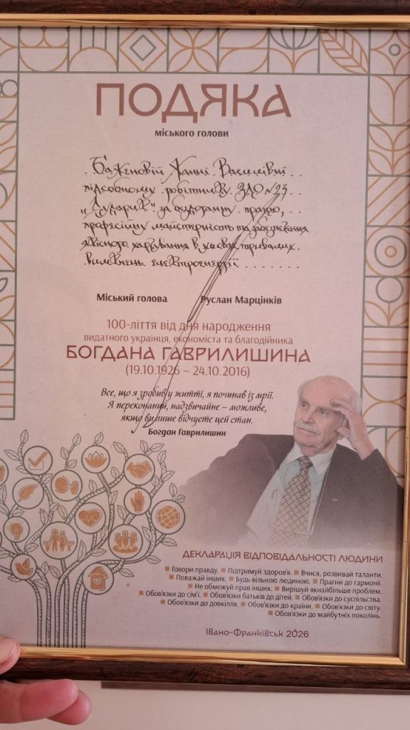 photo_5262567056803042927_y