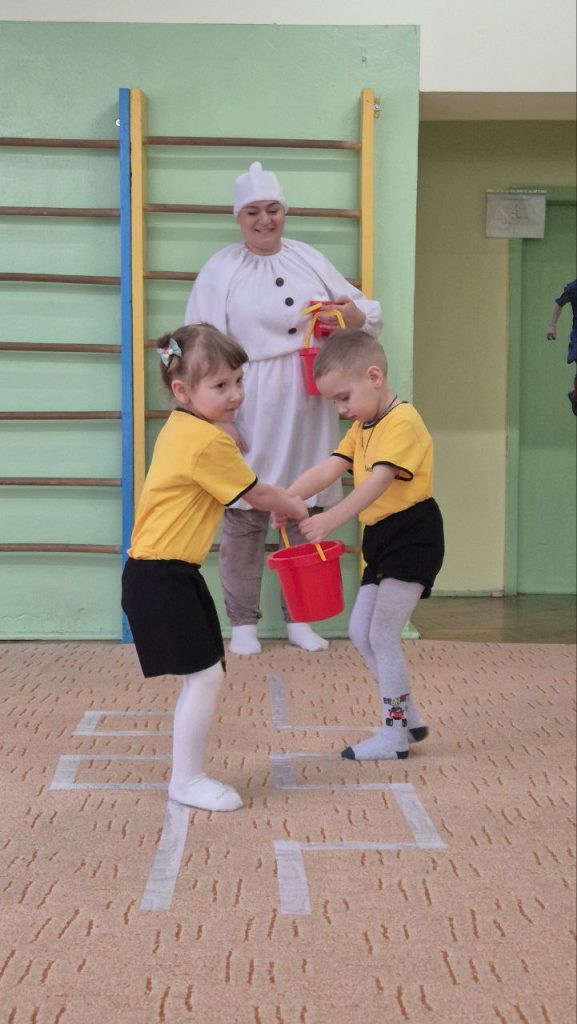 photo_5467922723263679531_y