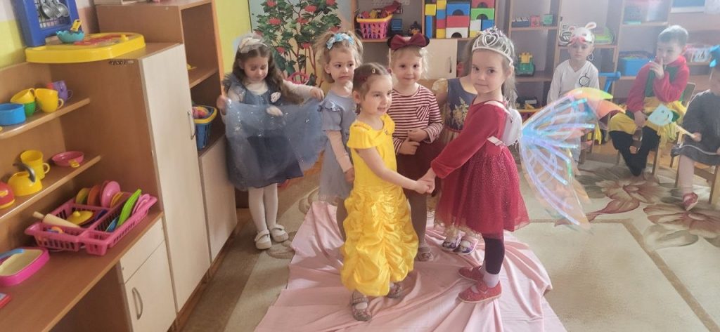 photo_5348321069619684466_y