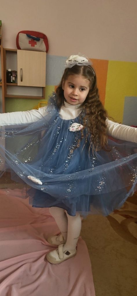 photo_5348321069619684468_y