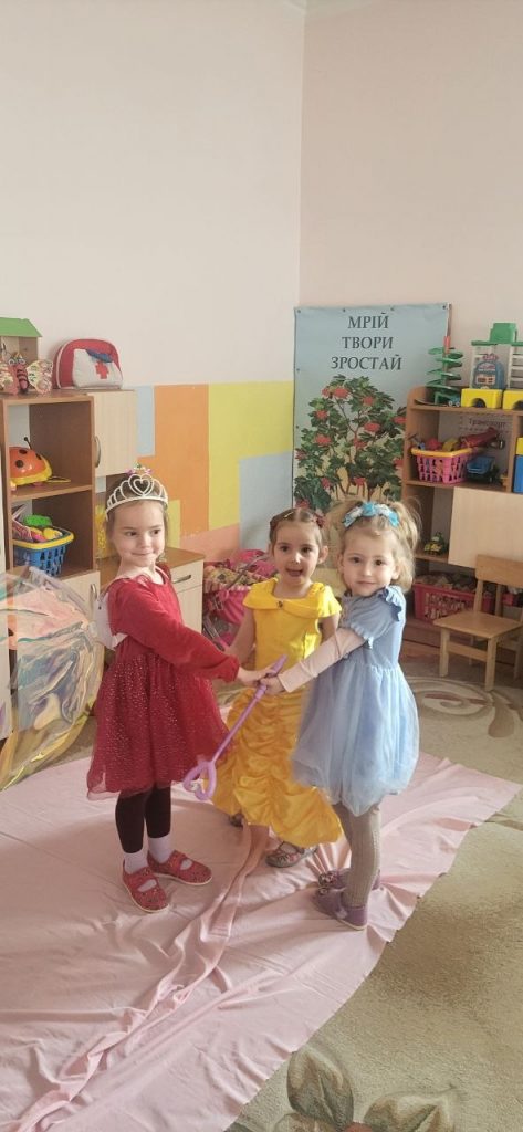 photo_5348321069619684469_y