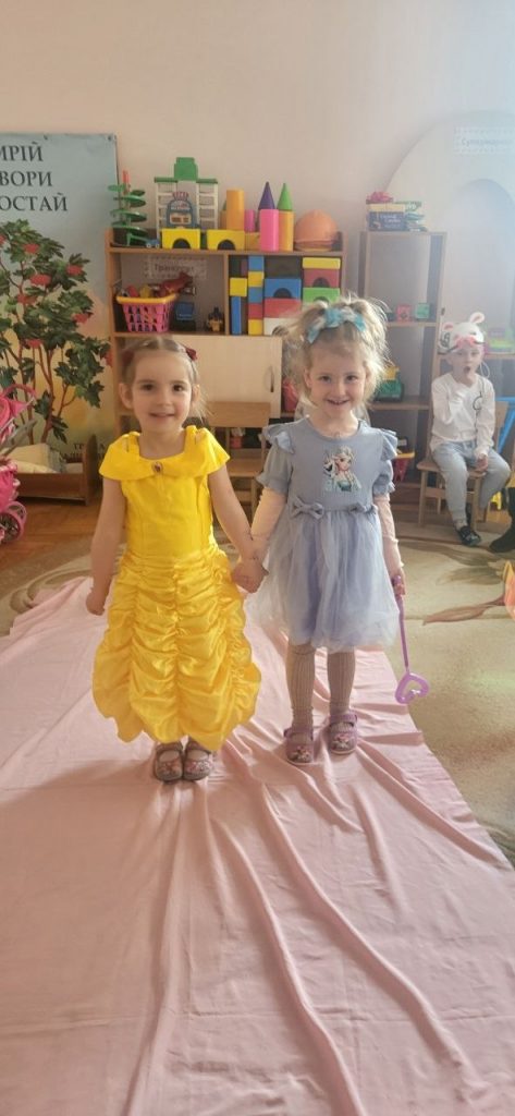 photo_5348321069619684470_y