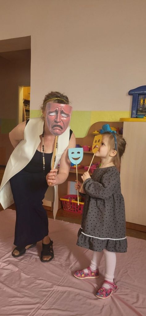 photo_5348321069619684472_y