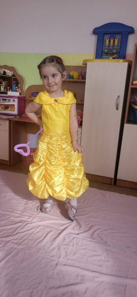 photo_5348321069619684481_y