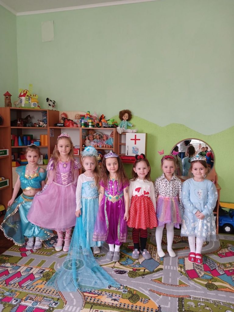 photo_5352661417540130169_y