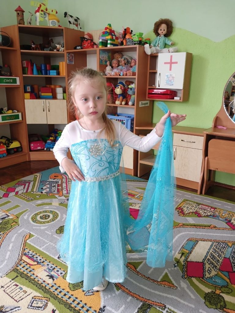 photo_5352661417540130170_y