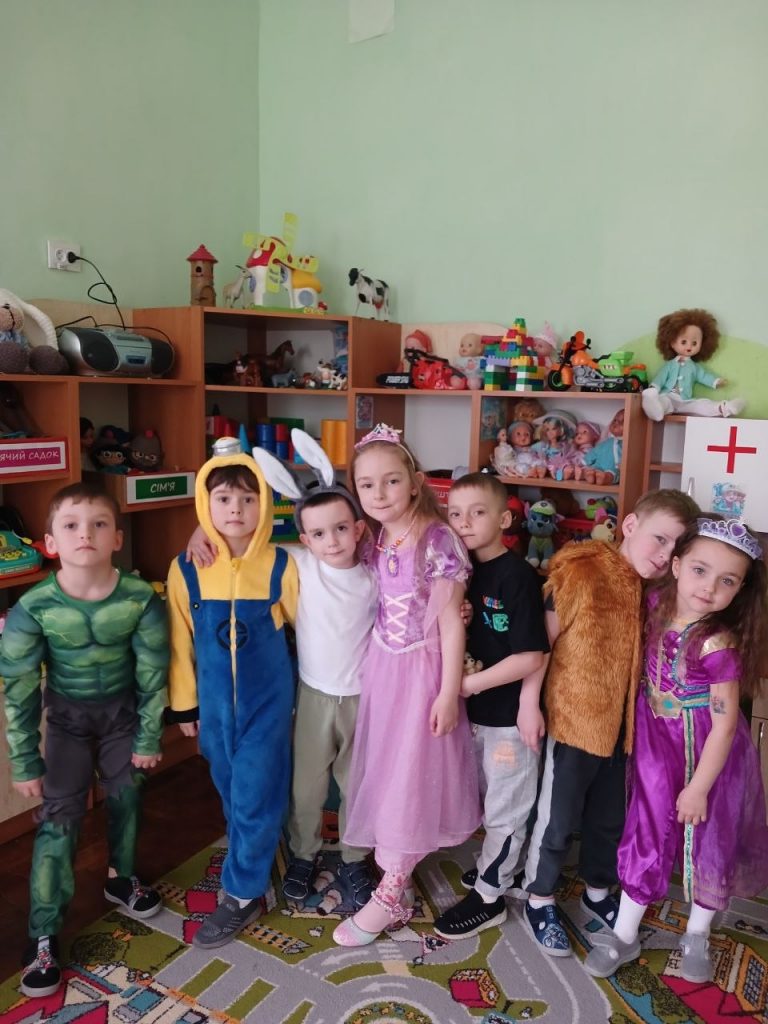 photo_5352661417540130171_y