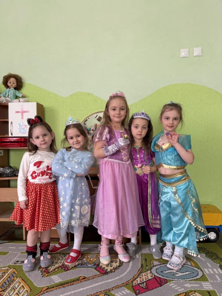 photo_5352661417540130174_y