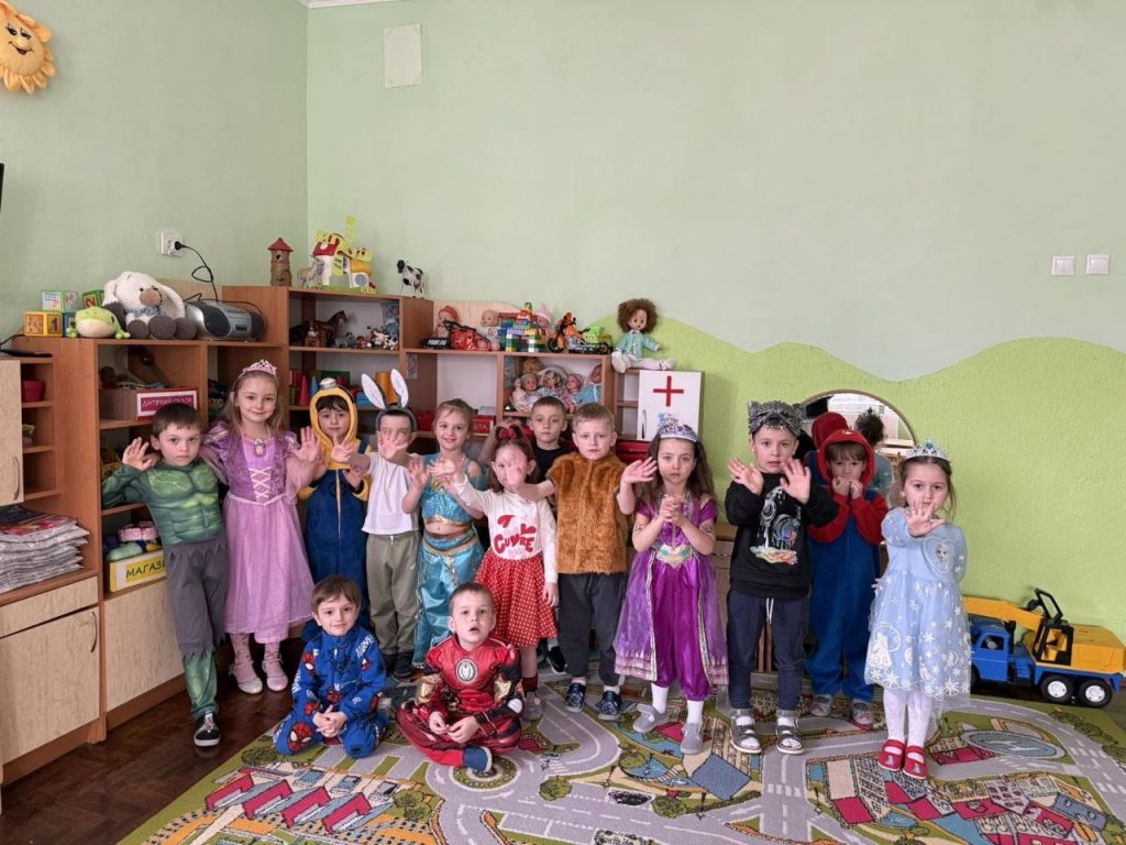 photo_5352661417540130226_y