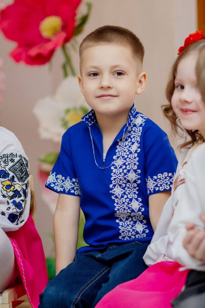 photo_5377430347907274212_y